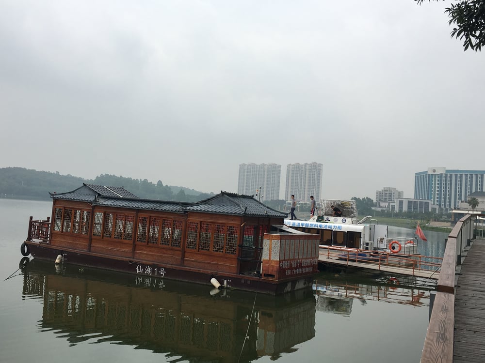 pvc树脂瓦与琉璃瓦仿古瓦的对比